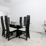 Alquilo 3 dormitorio apartamento de 180 m² en Estepona