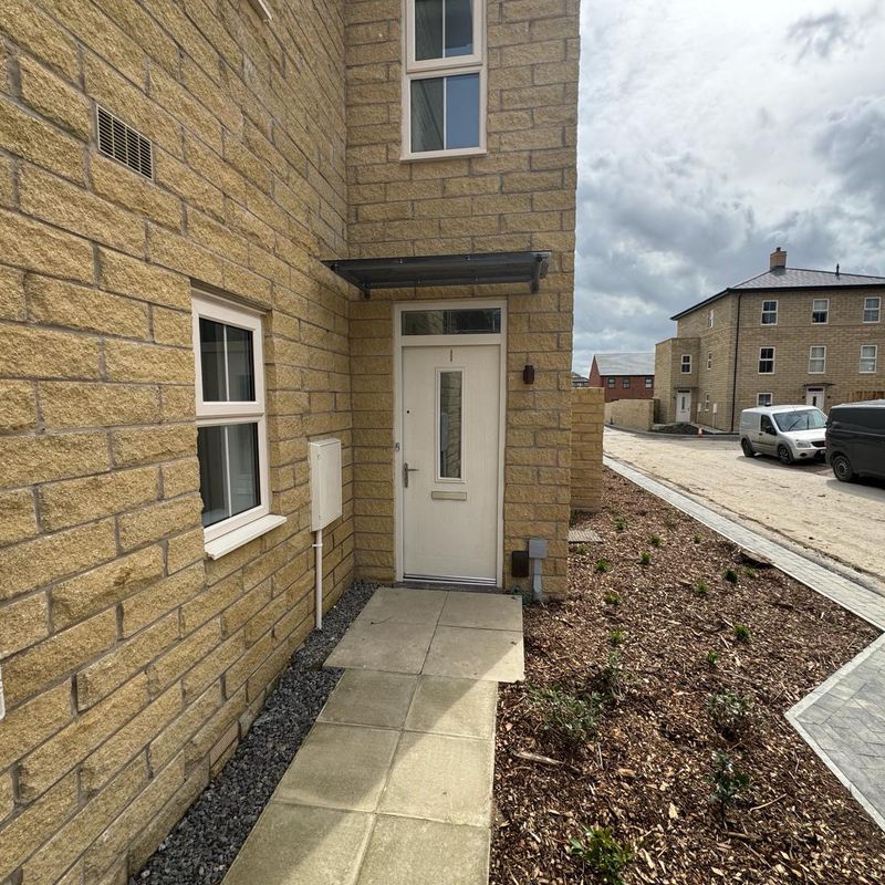 4 Bed House Orchid Rise Leeds LS14 - Care 4 Properties Moor Gate