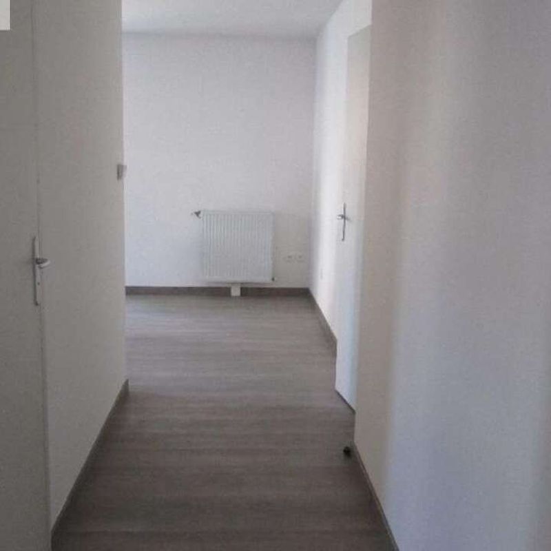 Location appartement 3 pièces 55 m² Beauvais (60000)