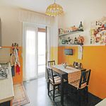 Affitto 5 camera appartamento di 105 m² in Genova
