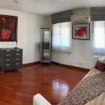 Rent 3 bedroom house of 195 m² in Khlong Toei Nuea