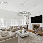 Rent 6 bedroom house of 715 m² in New York