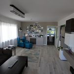 Bright, modern and recently renovated 3,5 rooms apartment with balcony