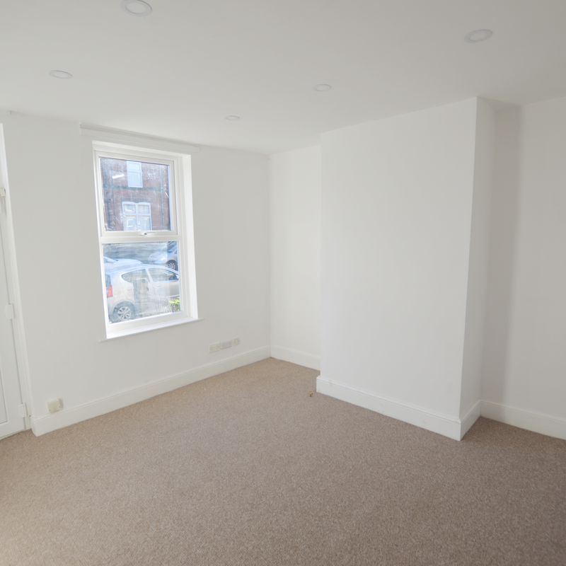 2 bedroom property to let in Queens Road, Beighton, Sheffield, S20 - £895 pcm