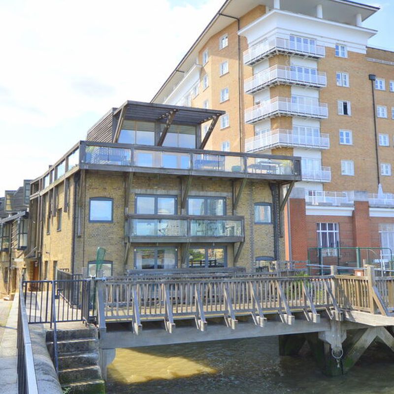 2 Bed Apartment To Rent in Canada Water Surrey Quays