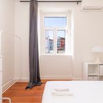 Rent 4 bedroom apartment of 102 m² in Lisboa