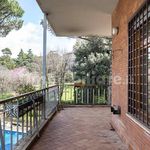 Affitto 5 camera appartamento di 260 m² in Roma