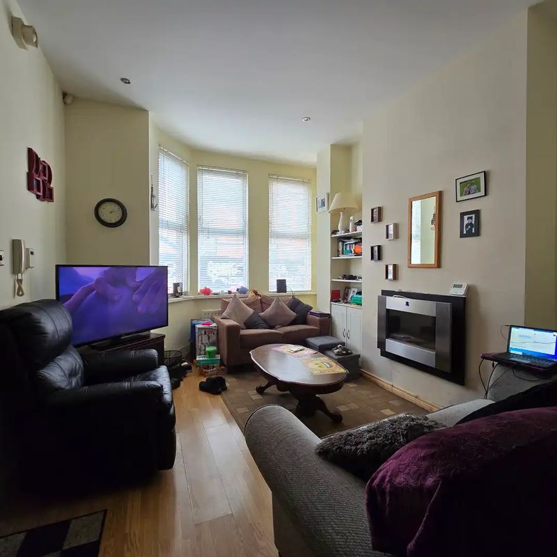 apartment for rent at Apt 1, 6 Willowbank Gardens, Belfast, BT15 5AH, England