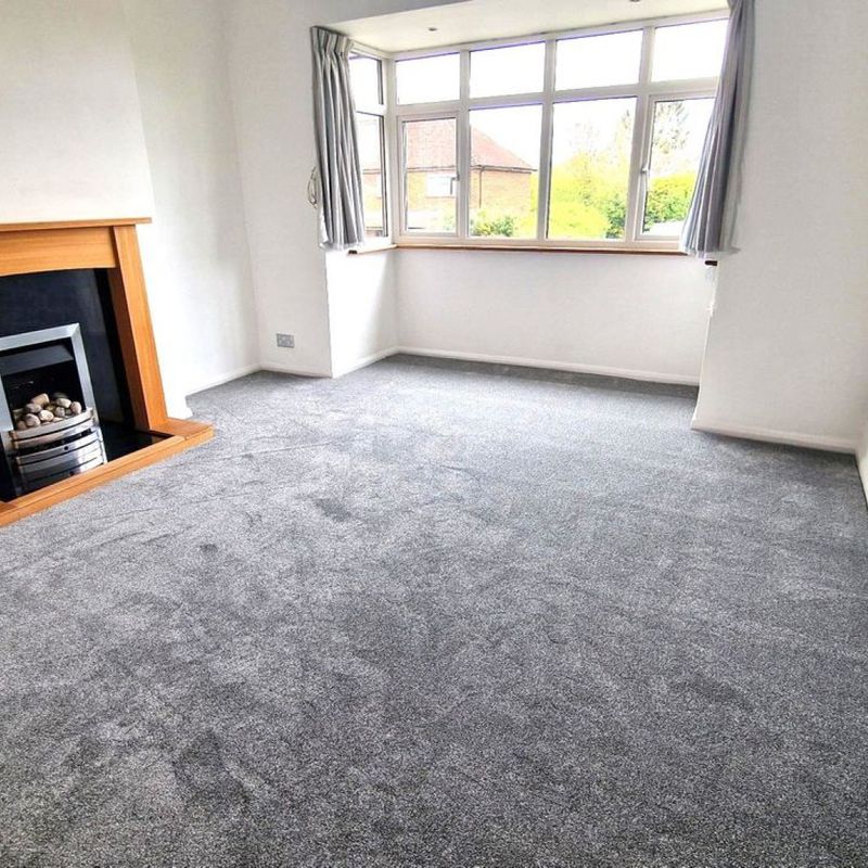 2 Bedrooms Flat - To Let Holtspur