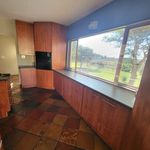 Rent 4 bedroom house of 827 m² in Emalahleni