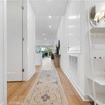 Rent 2 bedroom apartment of 157 m² in Irvine