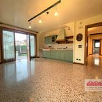 Rent 3 bedroom house of 300 m² in Isola Vicentina