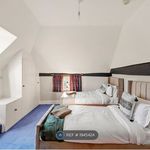 Rent 6 bedroom house in Leatherhead