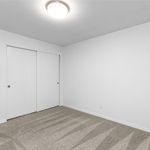 Rent 2 bedroom apartment of 850 m² in Kirkland