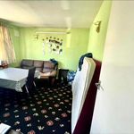 Rent 2 bedroom flat in Walton-on-Thames