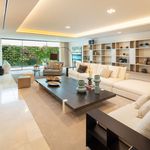 Rent 6 bedroom house of 922 m² in Marbella
