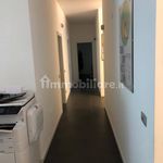 Affitto 5 camera appartamento di 297 m² in Bergamo