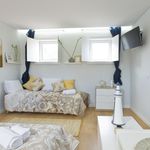 Rent 1 bedroom apartment of 80 m² in Porto