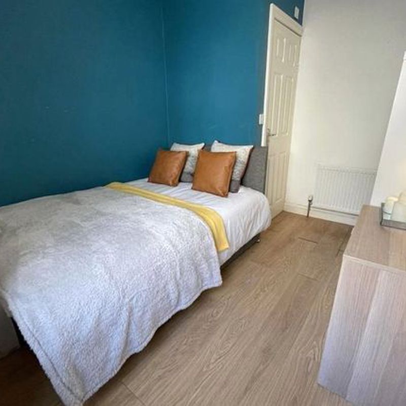 Room to rent in Fenton Road, Lockwood, Huddersfield HD1
