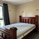 Rent 2 bedroom apartment in Oakura
