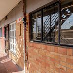 Rent 2 bedroom apartment of 78 m² in Johannesburg