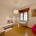 Affitto 4 camera appartamento di 111 m² in Verona
