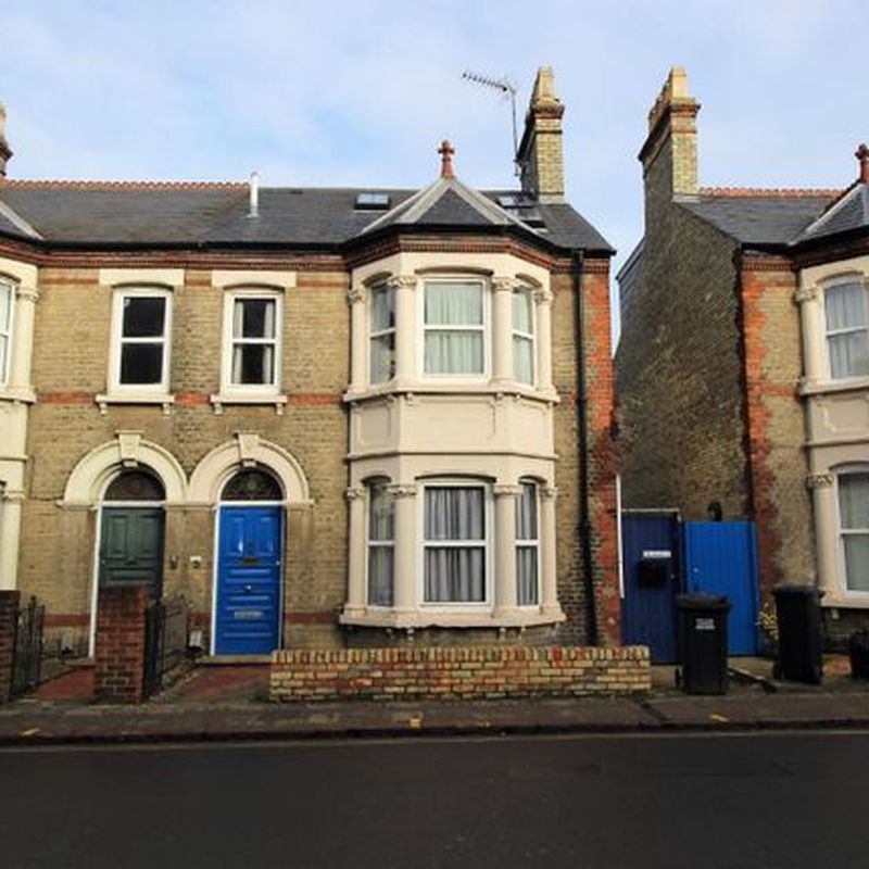 Property to rent in Room 2, Flat 2, 33 Mill Road, Cambridge CB1