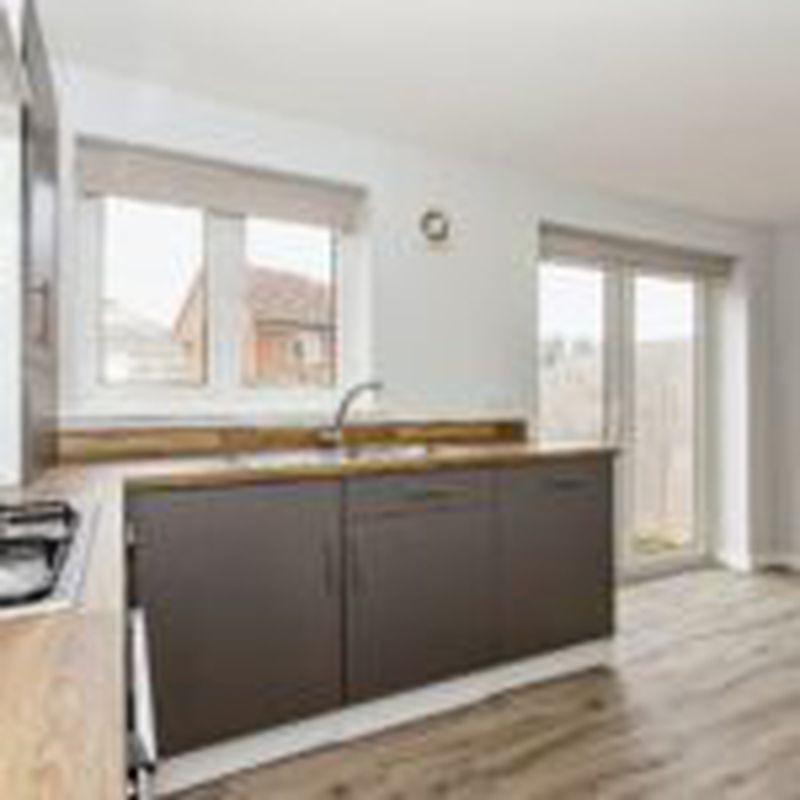Well presented modern 3 bedroom terraced house to let in Yeovil - The Online Letting Agents Ltd Lufton