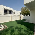 Rent 4 bedroom house of 272 m² in Dubai