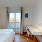 Rent a room of 310 m² in Suresnes