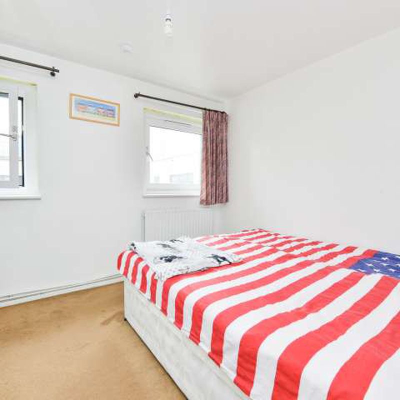 Rooms for rent in 4-bedroom flat in Tower Hamlets, London Whitechapel