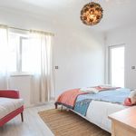 Rent 4 bedroom house of 170 m² in Aroeira