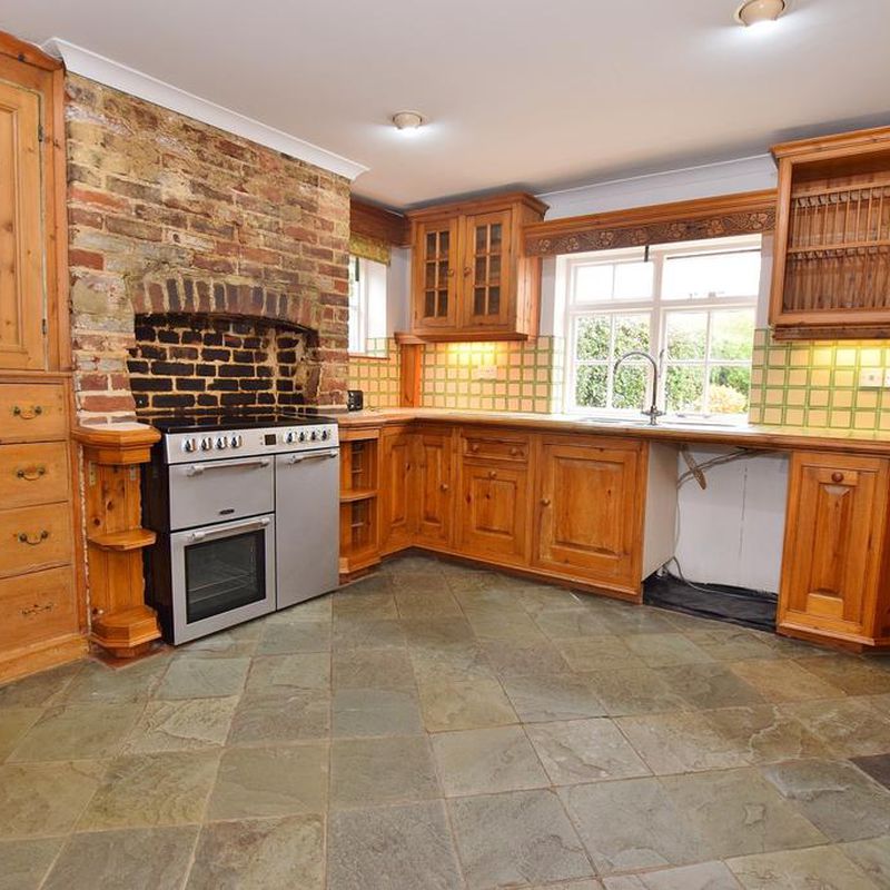 Iden Lane, Egerton, TN27 9AS 3 bed detached house to rent - £1,650 pcm (£381 pw) Stonebridge Green