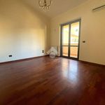 Affitto 5 camera casa di 215 m² in Reggio di Calabria