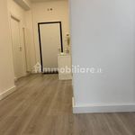Affitto 4 camera appartamento di 10199 m² in Ancona