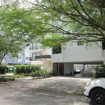 Rent 2 bedroom apartment of 825 m² in Coral Gables