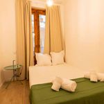 Rent 5 bedroom apartment of 119 m² in Barcelona