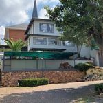 Rent 12 bedroom house of 1500 m² in Johannesburg