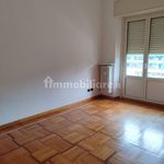 Affitto 5 camera appartamento di 230 m² in Pavia