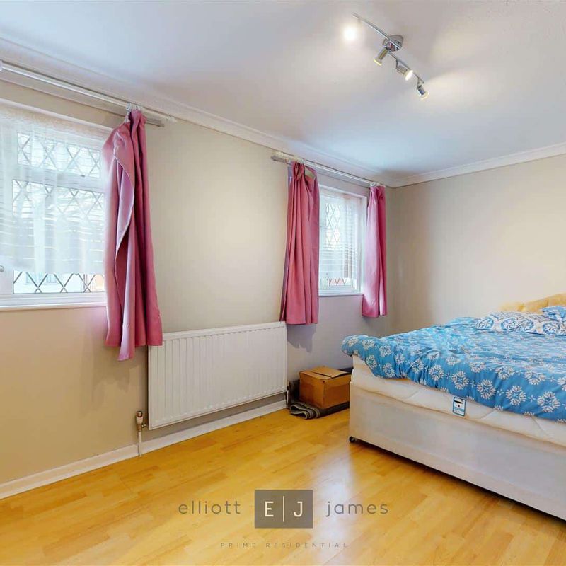 3 bed terraced house to rent in Copperfield, Chigwell