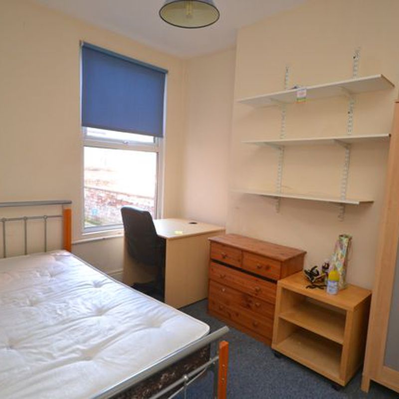 Terraced house to rent in Albert Grove, Nottingham NG7
