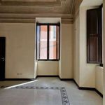 Affitto 6 camera appartamento di 275 m² in L'Aquila
