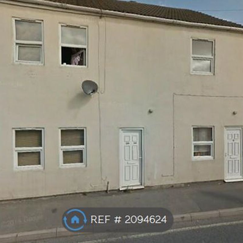 Flat to rent in High Street, Clowne, Chesterfield S43
