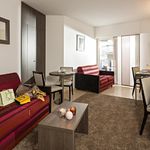 Rent 3 bedroom apartment of 65 m² in Courbevoie