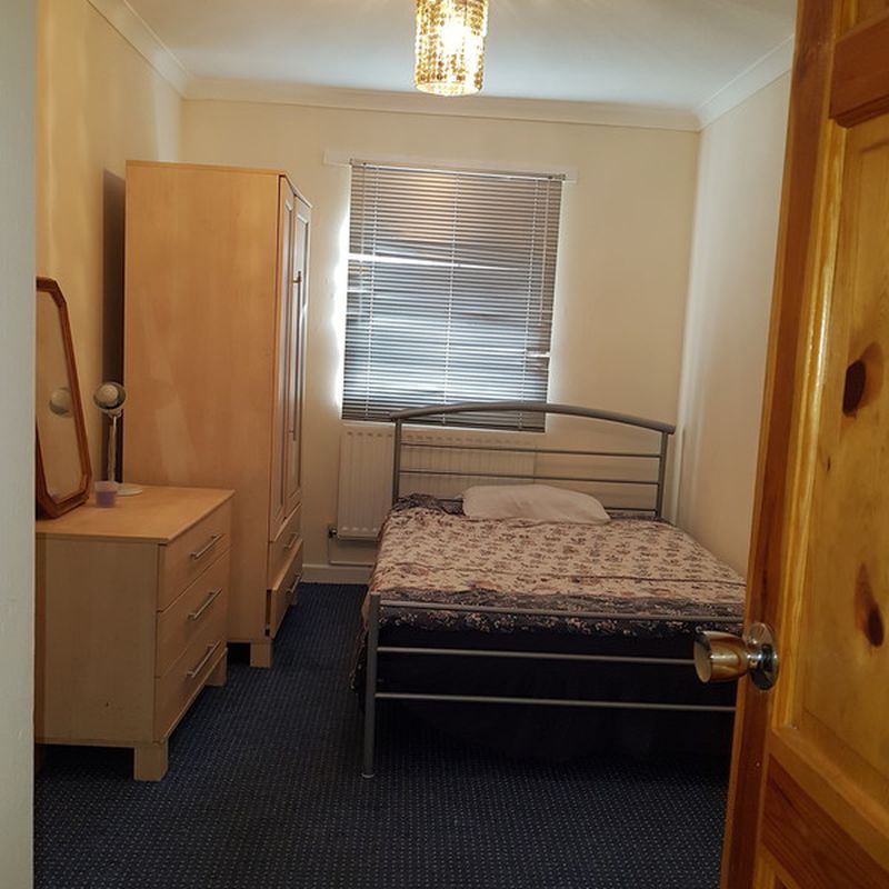 A double room to rent (Has an Apartment) Moffat