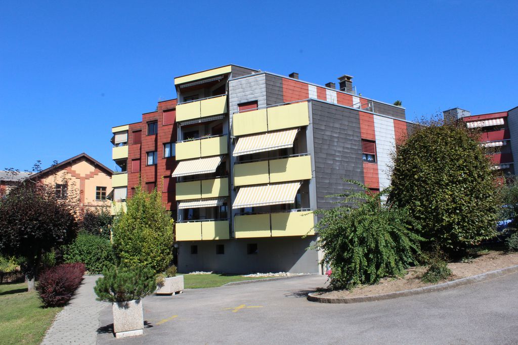 Rent 4 bedroom apartment of 90 m² in Porrentruy