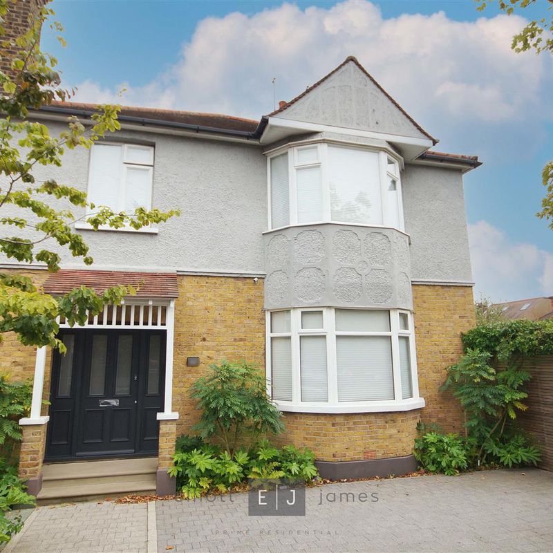 5 bed detached house to rent in Connaught Avenue, London Brunswick Park