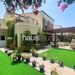 Rent 4 bedroom house of 371 m² in Dubai