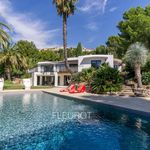 Rent 6 bedroom house of 350 m² in Le Castellet