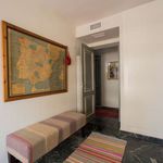 Rent a room of 375 m² in València